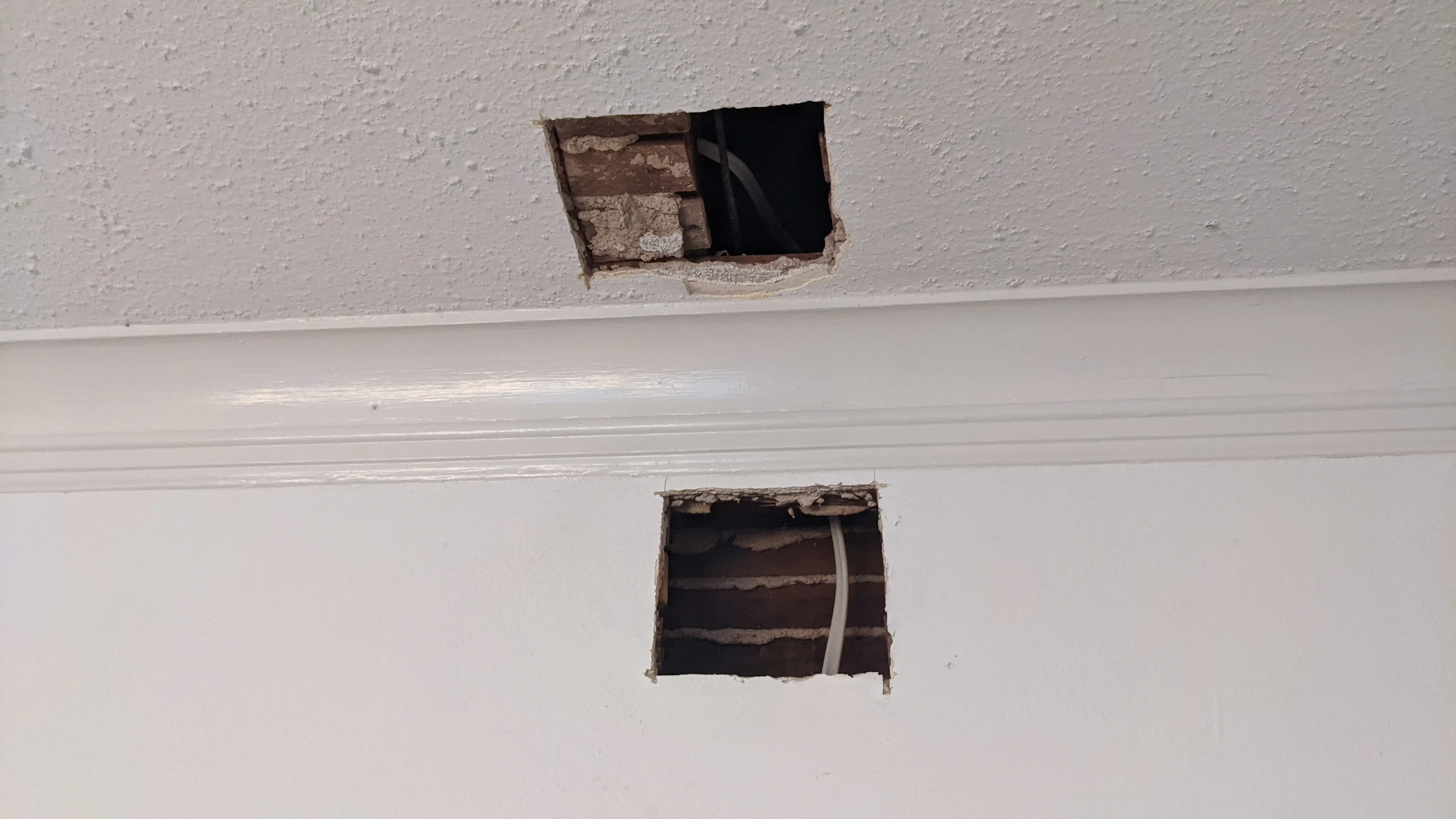 plaster-holes-ceil-wall